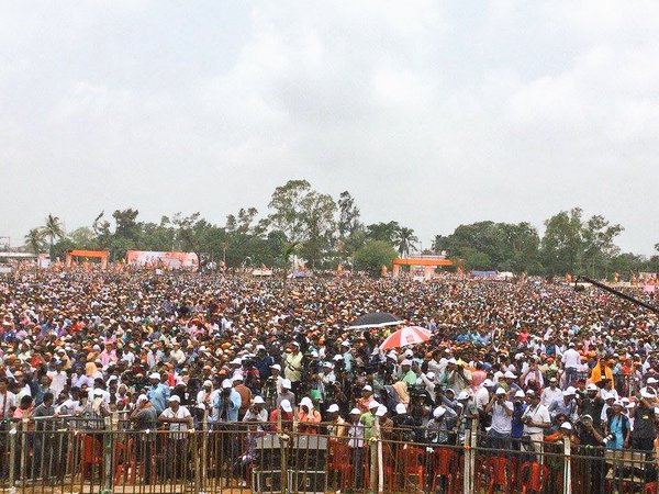 mallick_geetika's tweet photo. ବିକାଶ ��ବଂ ବିଜେପି ଗୋଟିଏ ମୁଦ୍ରାର ଦୁଇଟି ପାଶର୍୍ଵ:ପ୍ରଧାନମନ୍ତ୍ରୀ @narendramodi #VikasParv 
#BikasUtsav #RockingModiCabinet https://t.co/xZIcjpNdh7