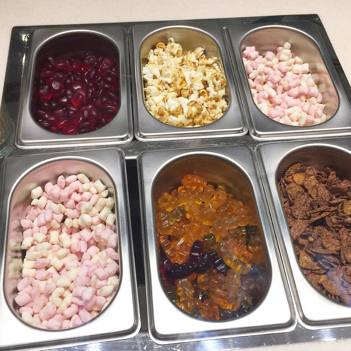 sarahfw40's tweet photo. On the blog - A #vegan ice cream shop with all the best toppings! 🍦🍪🍫 https://t.co/rsaLR5NFOb #dairyfree #cfbloggers https://t.co/cuOG8OMKeq