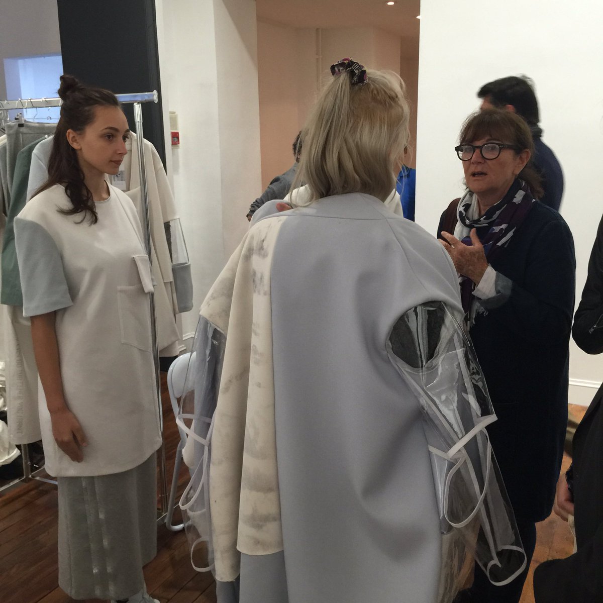 esmodparis's tweet image. Ça y est, ça commence... #showroom #jurys #Esmod 2016 Jour2 / #IreneVanRyb #fashionschool #womenswear