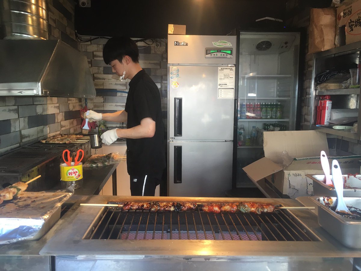 UnderbedDara's tweet photo. ของฝากแดนกิมจิค่ะ อปป้าน่ารักมากกก!!

พิกัด Bukchon Village ค่ะ

#korea #ใต้เตียงดารา #ใต้เตียงอปป้า https://t.co/c7KQ3UHH9A