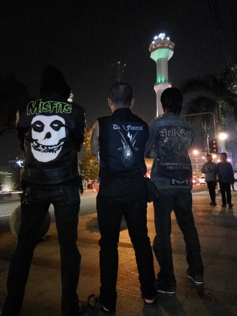 van_hellsi's tweet photo. Night in flower city https://t.co/34kNof27YG