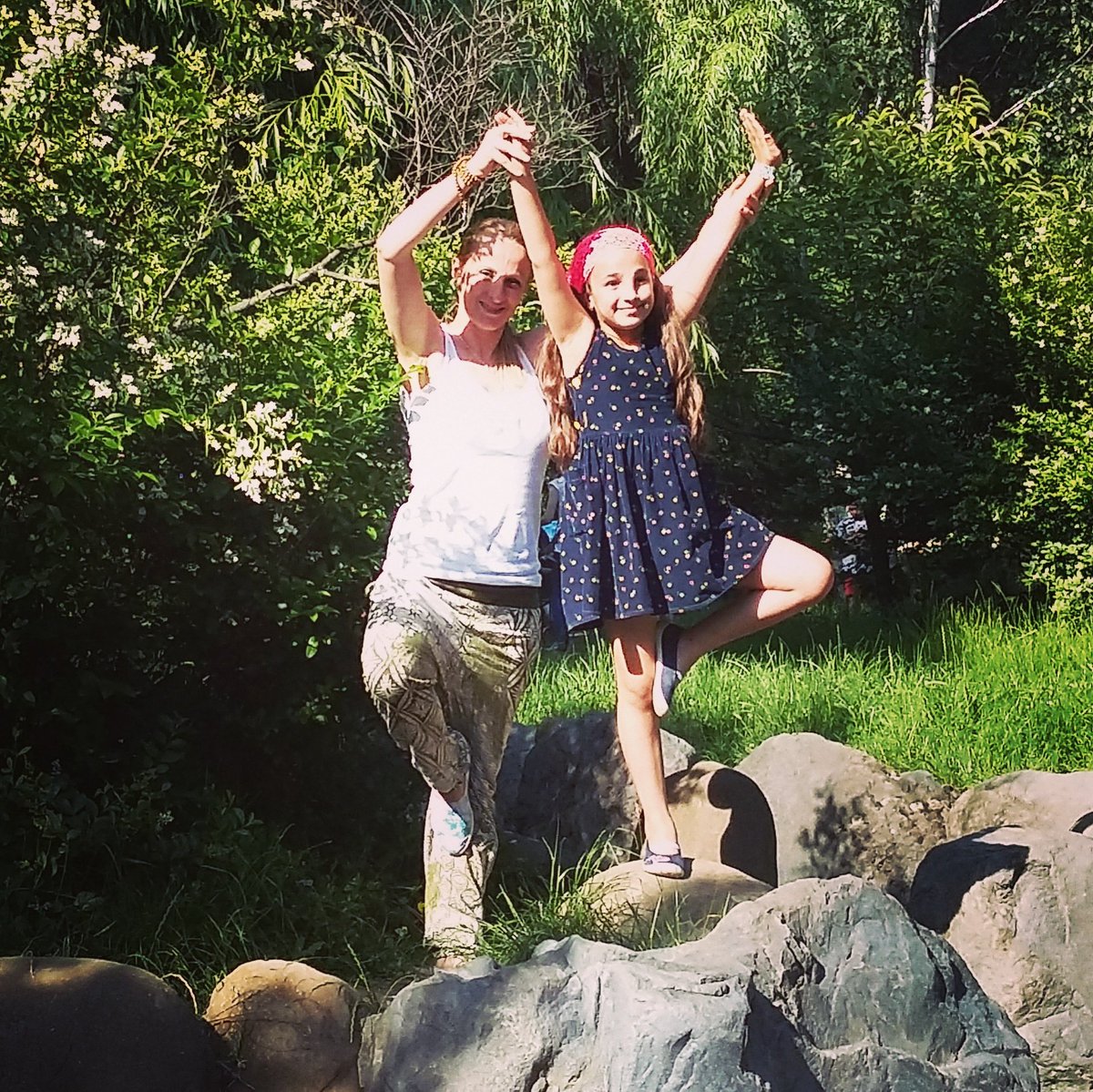 AnandayogaFr's tweet photo. Tree pose...yoga with kids
#yoga #yogainthepark #liveinthemoment #HappyJune #liveinthemode #kidshealth #yogi #life https://t.co/9HXngxevHm