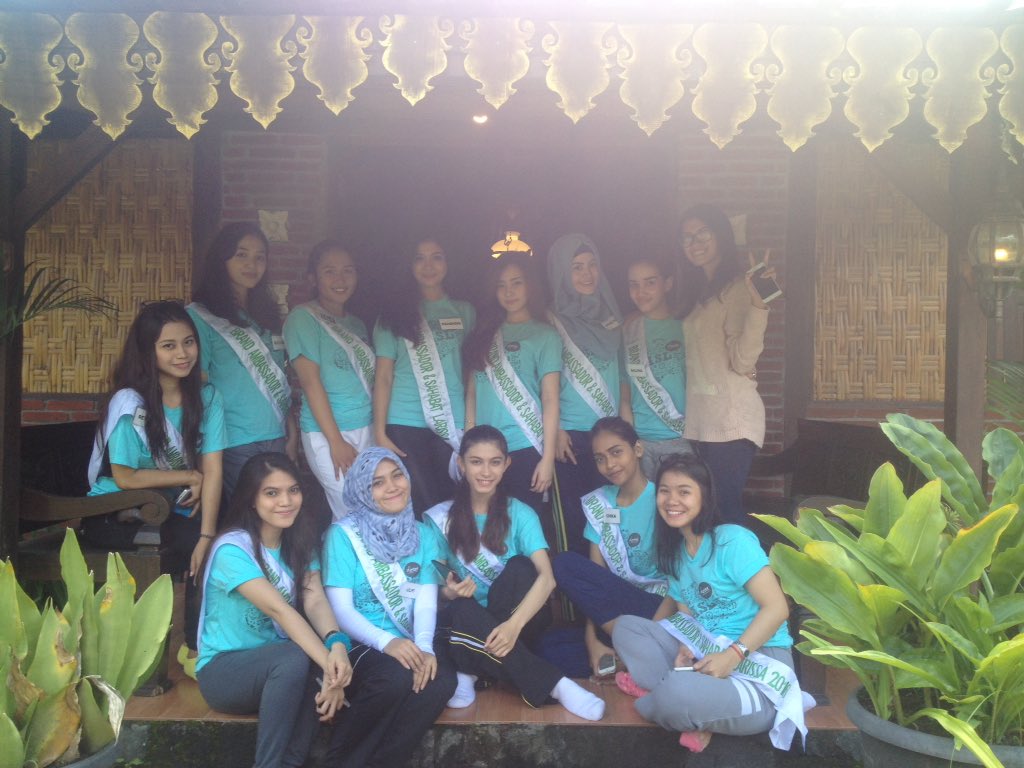 Brand Ambassador &amp; Sahabat Larissa 2016 #Dewikembar