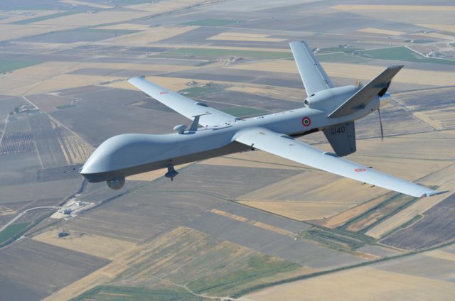 AirRecognition's tweet photo. #Rafael's #RecceLite pod to be integrated on #Italy Air Force Predator B https://t.co/sj3zvJAI3L https://t.co/xqGeTY2GbP