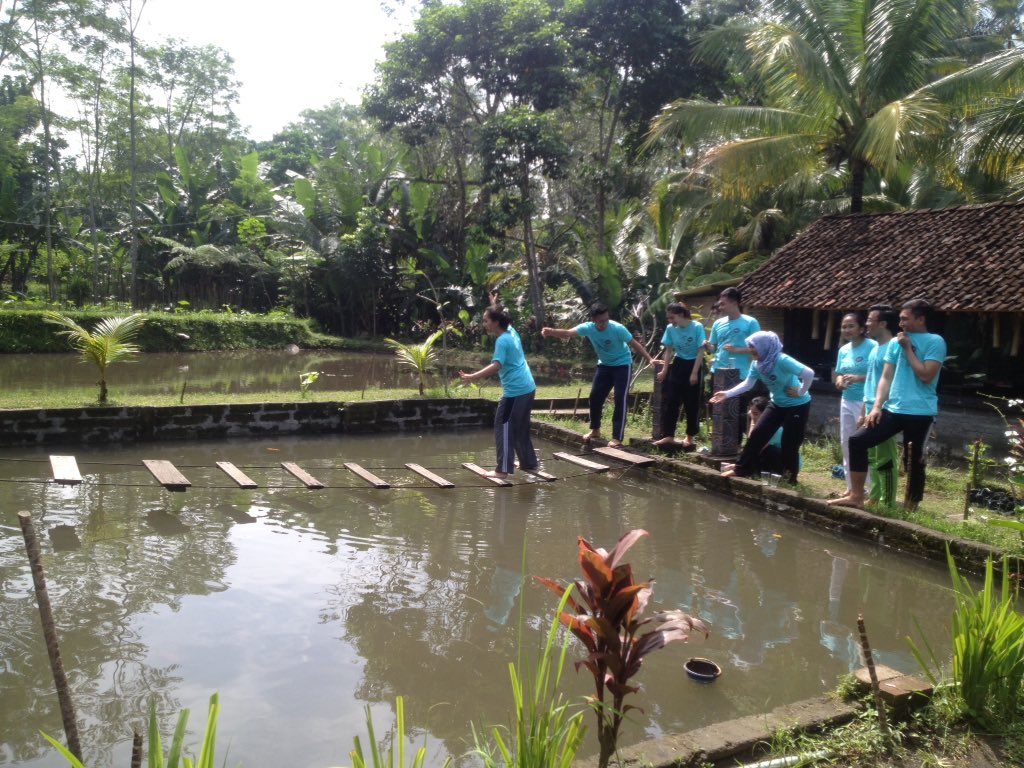 Jembatan Goyang.. #Dewikembar