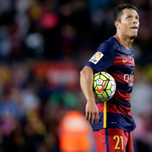 KilasBarca_'s tweet photo. Adriano (31) memiliki kontrak tiga tahun dengan Lazio,Ia meninggalkan Barça dengan status bebas transfer. https://t.co/KRRzSbpmKi