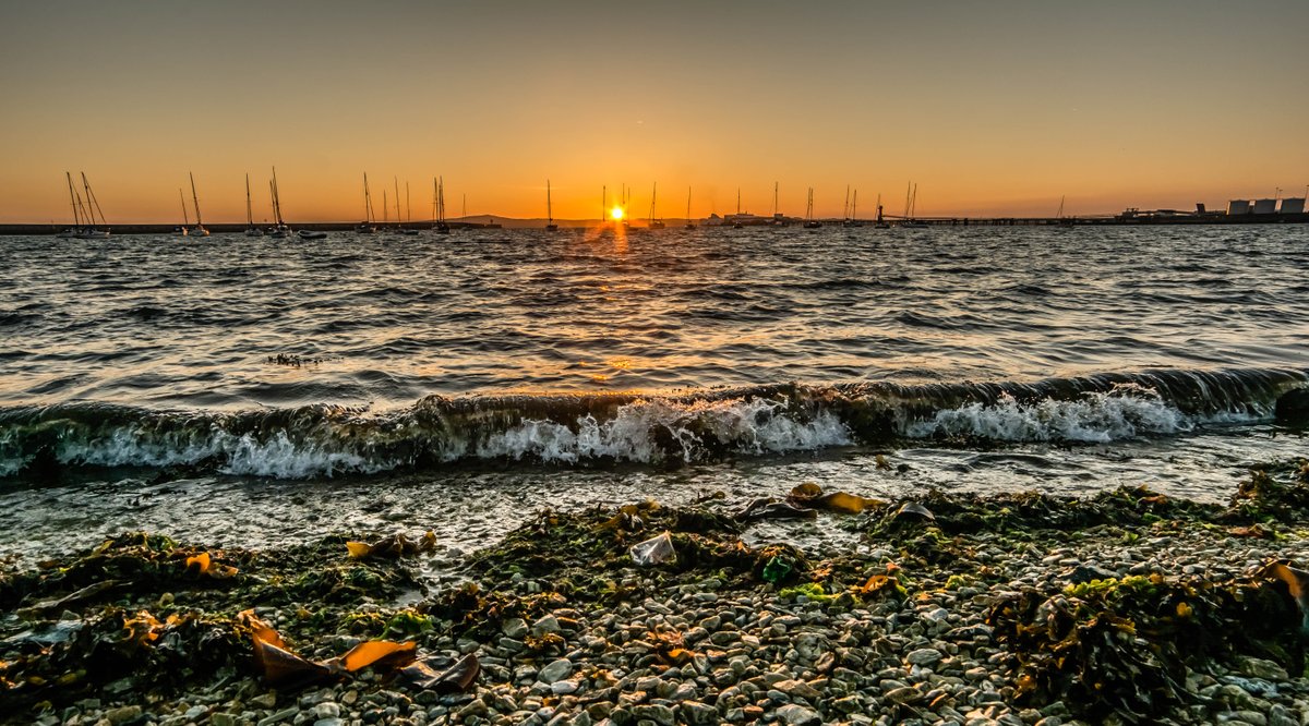 ogwenfalls's tweet photo. Sunrise Holyhead, Anglesey, North Wales, Uk #sunrise#anglesey#holyhead#northwales#beautiful https://t.co/6D64pRxhXo