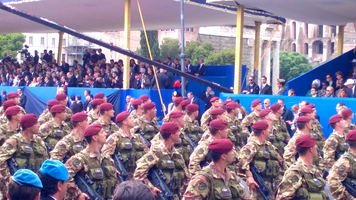 MinisteroDifesa's tweet photo. #2giugno Uomini e donne  @Esercito alla sfilata della #FestadellaRepubblica https://t.co/T4YNmVLJJd