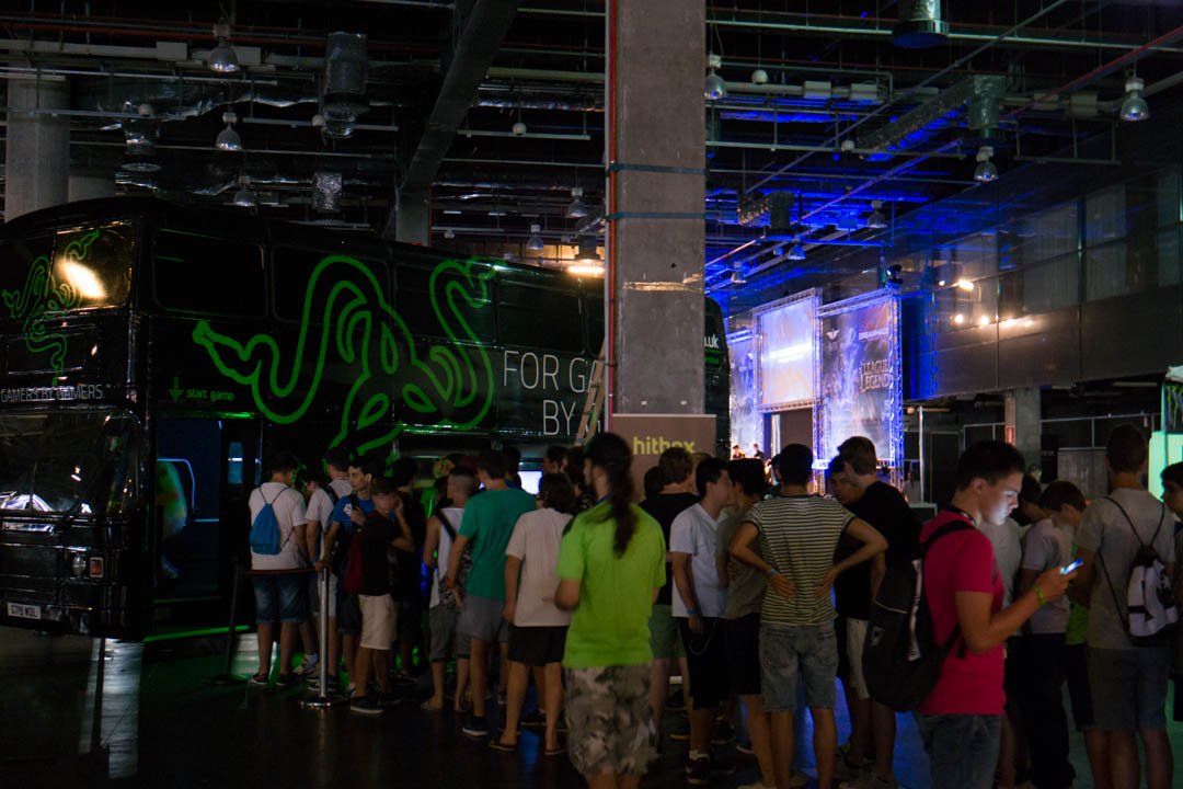 OpenWorldNowcom's tweet image. #AsifueDHVLC15 , y donde antes teníamos un coche, también disfrutamos de un Bus!! #RazerBus