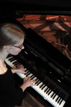 Morgen om 12:15 uur is er weer een ArtEZ lunchconcert <a href="/karmacatering/">Jootje</a> verzorgt na afloop lekkere kippensoep #deventer