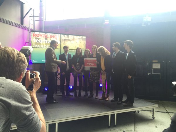 ufonds's tweet photo. And the winner of the Teamwork price @tudelft is iGem Delft team 2015! Congratulations @TUDelft_iGEM! #ufonds #IFoT https://t.co/5Zleyt3m1y