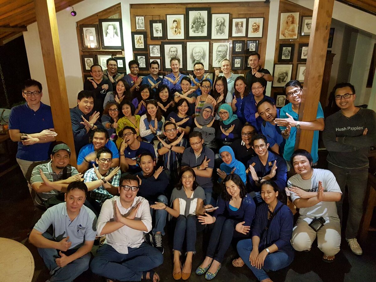 juliaadinata's tweet photo. Dinner with ASI team at ICM 2016 #ICMGroup3 #ProudofAXA #ProudofAXAMandiri https://t.co/g85JDO03F4