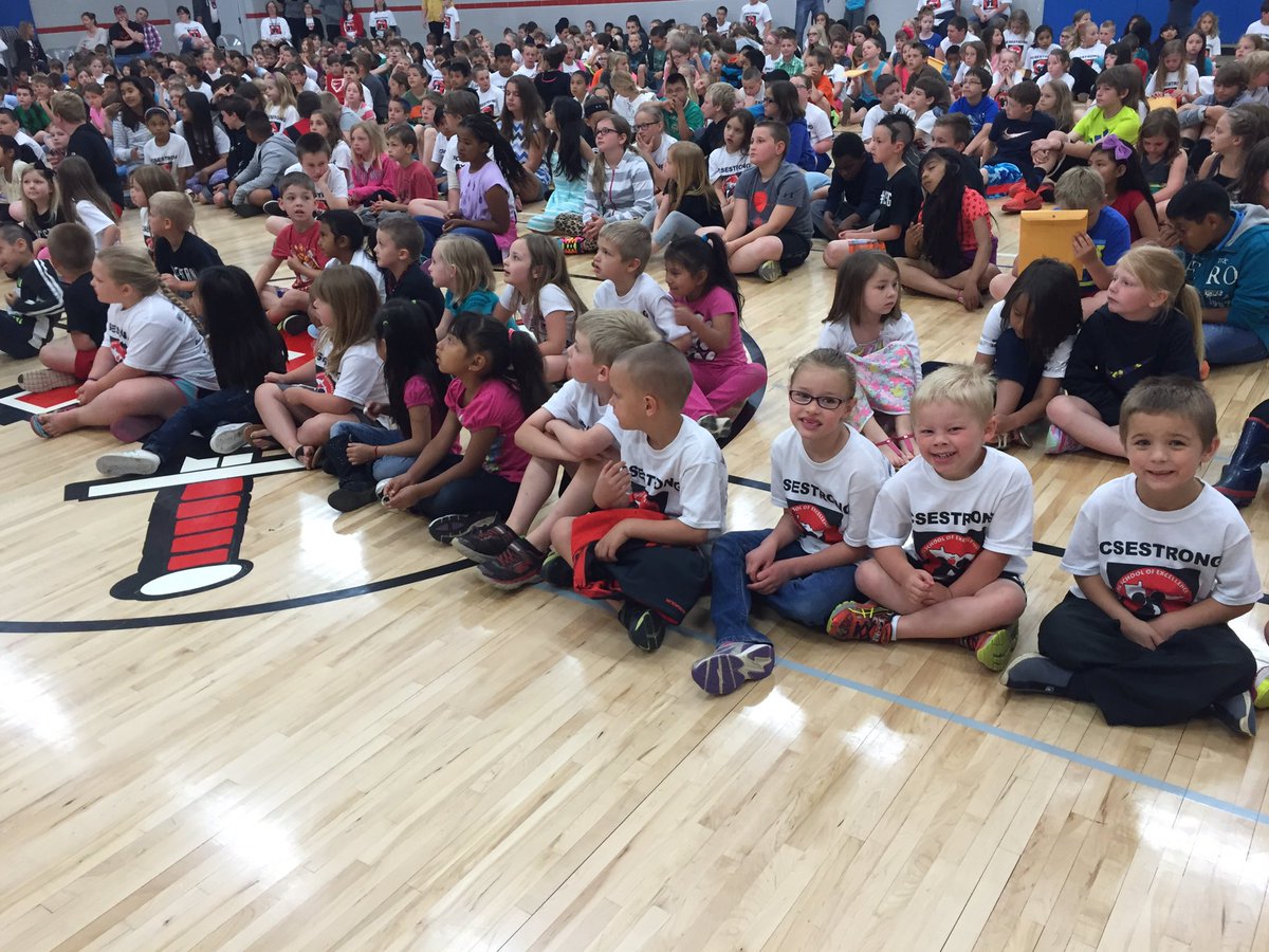 LinzkMrs's tweet image. Celebrating the last day of school!! @CSEROCORI #cse2028 #csestrong