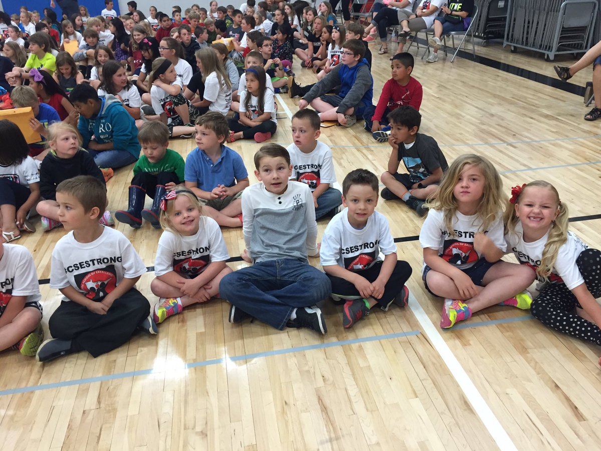 LinzkMrs's tweet image. Celebrating the last day of school!! @CSEROCORI #cse2028 #csestrong