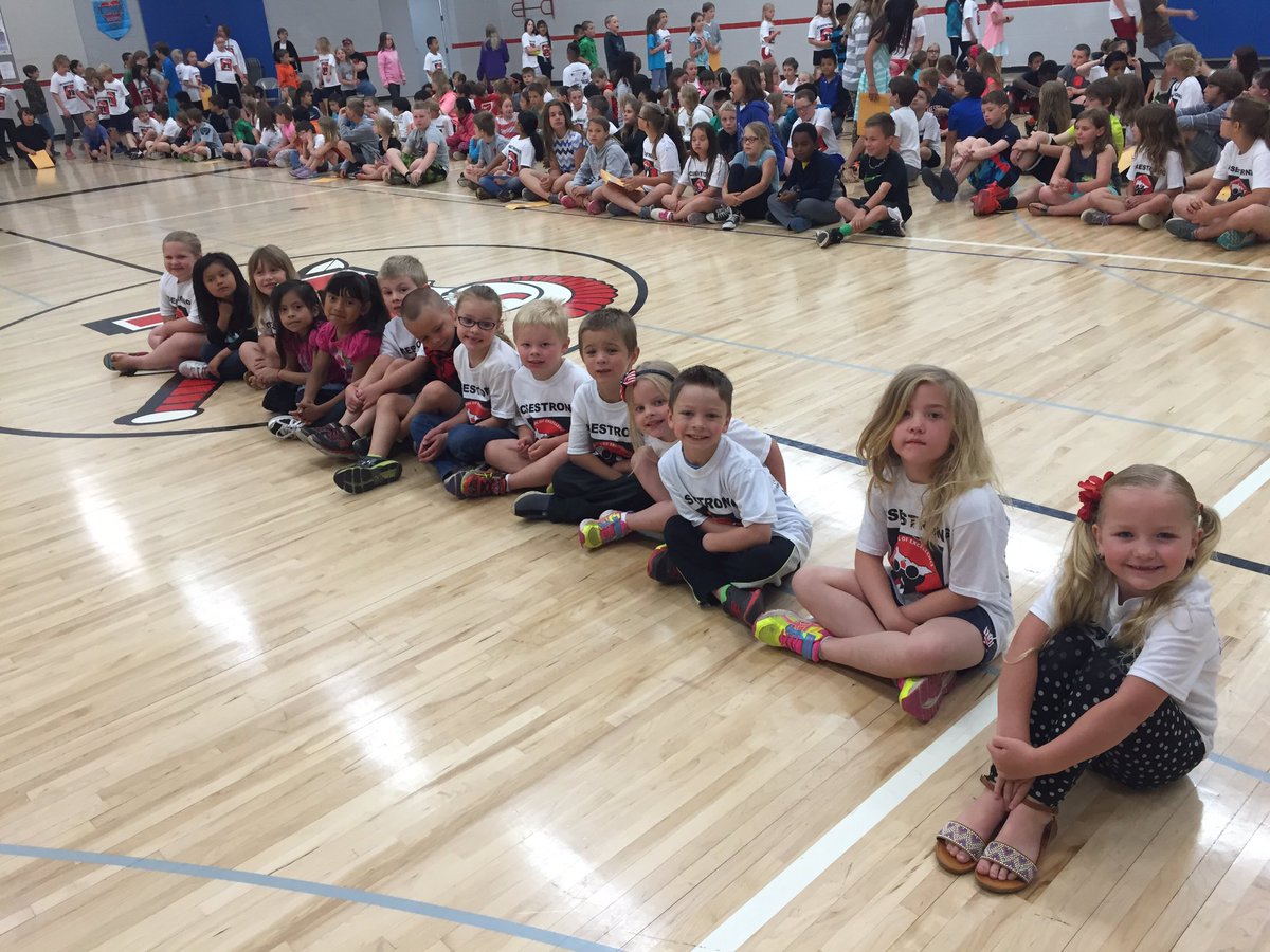 LinzkMrs's tweet image. Celebrating the last day of school!! @CSEROCORI #cse2028 #csestrong