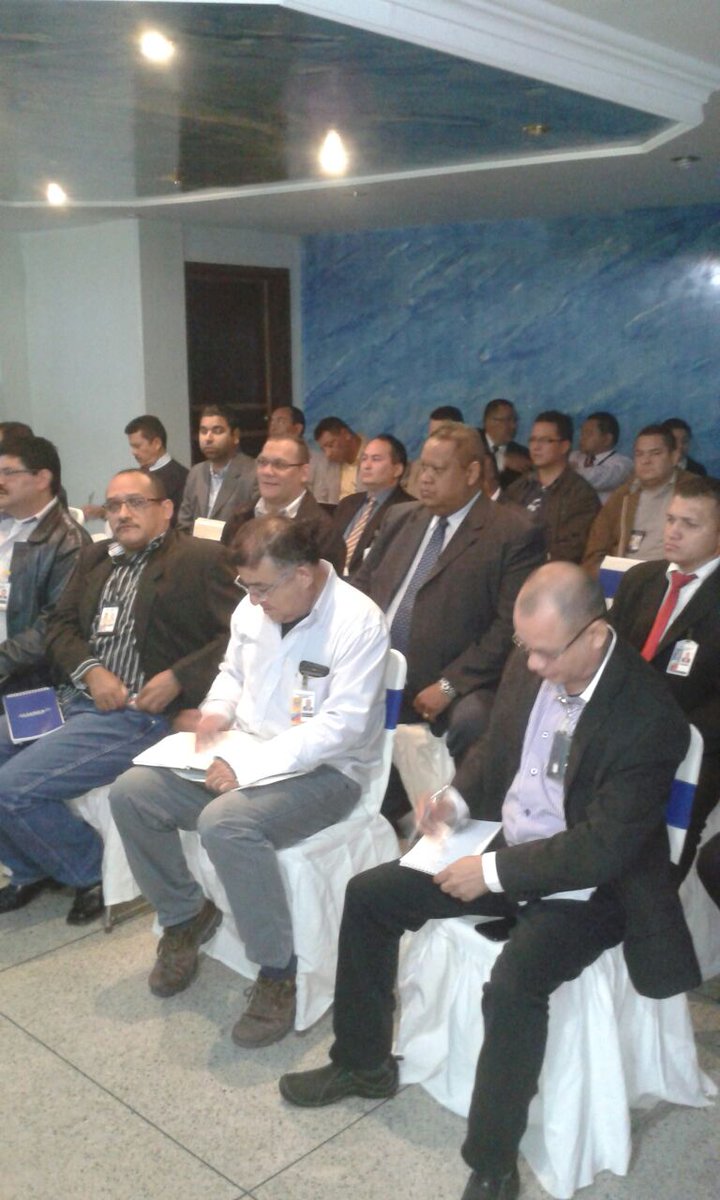 LuisRegalado16's tweet photo. #CICPC BARINAS Reunión Jefes Delegaciones e Investigaciones de la REDIP LOS LLANOS. #Seguridad @ExclusivaEnWeb https://t.co/j7aNNM0qo1