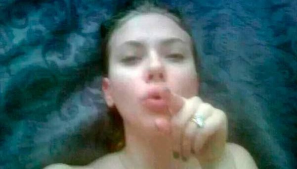 EnUnSitio_com's tweet photo. (18 ) Se filtran nuevas fotos de Scarlett Johansson sin censura https://t.co/72uvjT6gqm https://t.co/D2NQRAi422