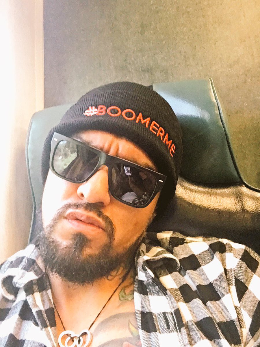 Boomer_Banks's tweet photo. Got to https://t.co/MwlXHC8M3s @dragqueenmerch get yo porn swag on https://t.co/cltrvowjH7