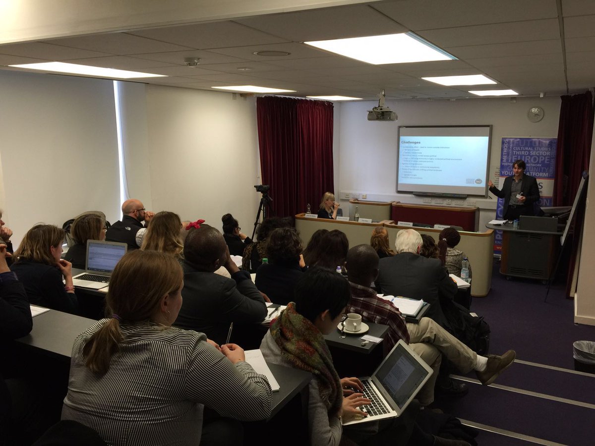 LCSSnetwork's tweet photo. Petra Gronholm is presenting her study #PhdMethodology2016 @LCSSnetwork @uw_wls https://t.co/0cIILZecnY