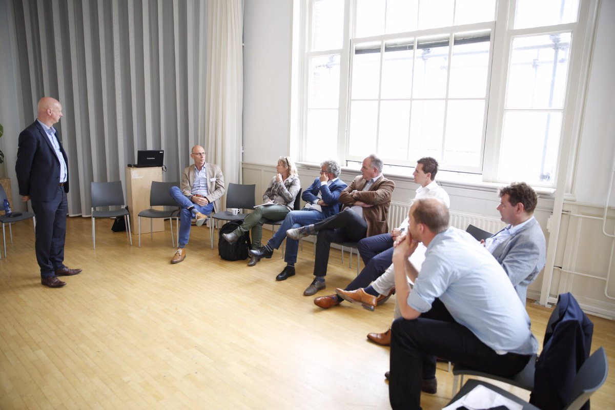 EntrepreneurHU's tweet photo. De workshop 'Opvolging binnen het familiebedrijf' @erikwierstra #dagvandeovernemer https://t.co/RGejQYgsXz