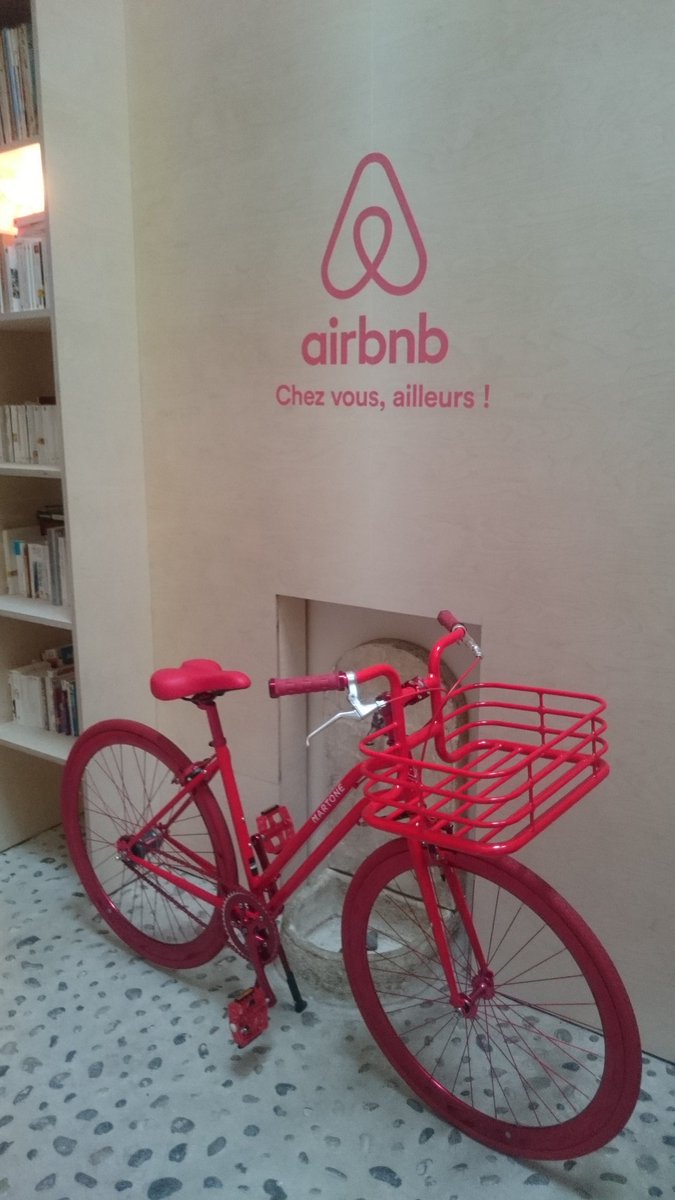 La maison <a href="/Airbnb/">Airbnb</a> ouvre ses portes ! C'est parti pour la visite !