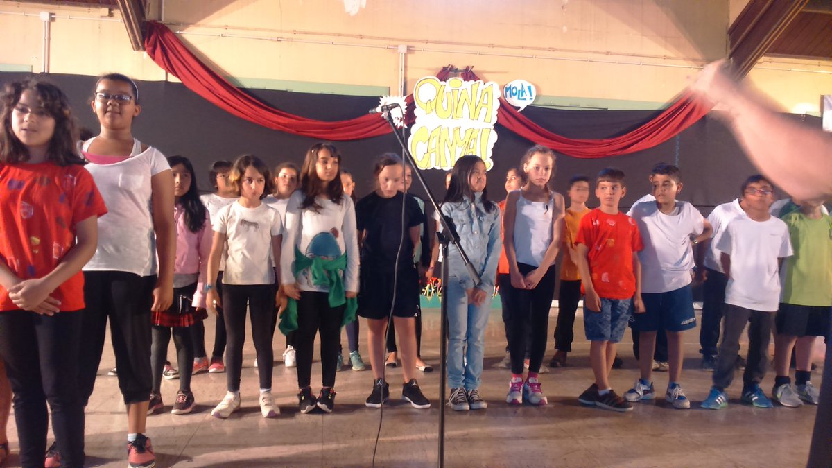 EscolaPereVila's tweet photo. I ara el torn de la coral de 5e! Musical Quina canya #projectemusical #quinacanya https://t.co/NDJLwfYhjO