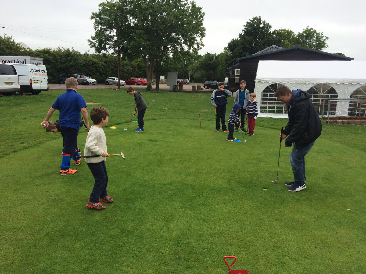 MJGA1's tweet photo. This mornings putting #Jail #Fringe2Fringe #JuniorGolf #JuniorCamps #Tonbridge https://t.co/JasNNyZo4D