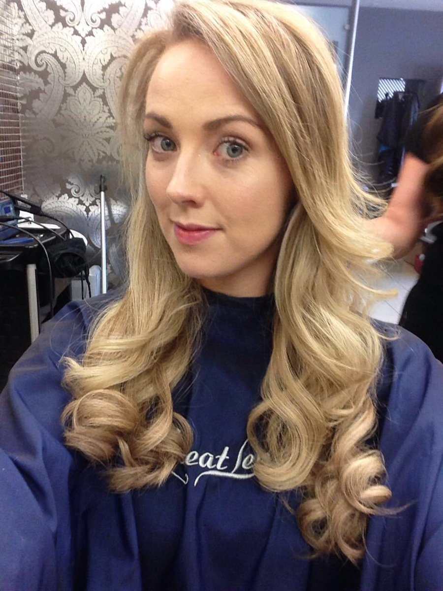 GLextentions's tweet photo. Stunning transformation of a full head of @GreatLengthsIRE by @GLextentions this is Mandy's 5th set and loves them X https://t.co/00VQs6vTDE
