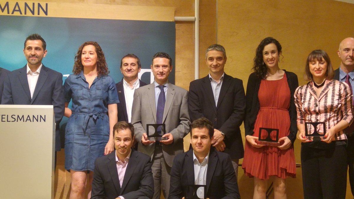 anaisimor's tweet photo. #negroLGOled TV recogiendo el premio @Dolby_Spain a la innovación tecnologica!! Otro mas! ;) @LG_ES https://t.co/t7RmB6BIFS