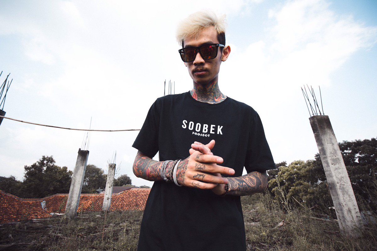 Jangan mengaku anak keren kalo belum punya baju soobek! ayo beli soobek sekarang!
Kode (Black Stripes)
size M dan L