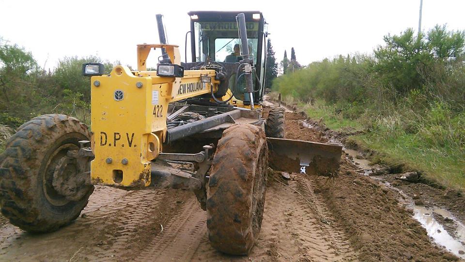 dpventrerios's tweet photo. #ZonalVictoria #Camino de Granero a Quebrachito trabajos de saneamiento cuneta, transporte y distribucion de suelo https://t.co/cSjcq3PwCV