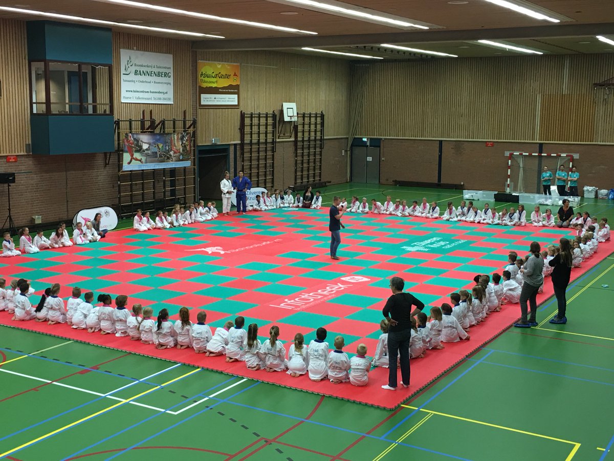 PeterWetzer's tweet photo. #Schooljudo.nl verzorgt schitterende #judo clinics Valkenswaardse kinderen https://t.co/95BLQcYMP7  @Schooljudo_nl https://t.co/P9WE0PTLsj