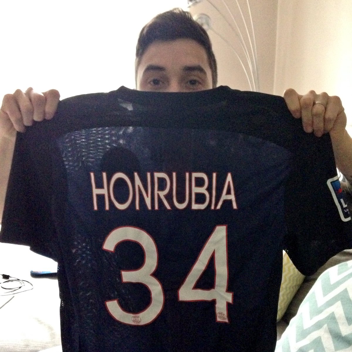 CONCOURS: Un maillot <a href="/psghand/">PSG Handball</a> #34 à gagner!!!! Follow+RT