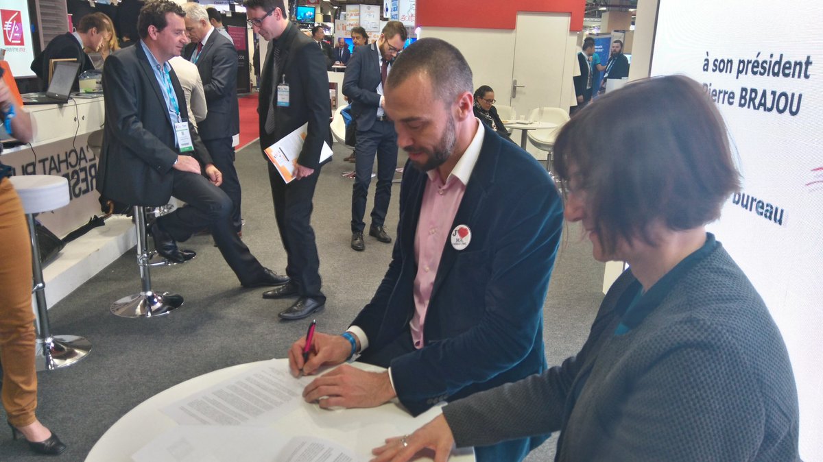 pr_zunino's tweet photo. Signature avec #ANDAM et son président Pierre Brajou https://t.co/MzSMbrXgxH