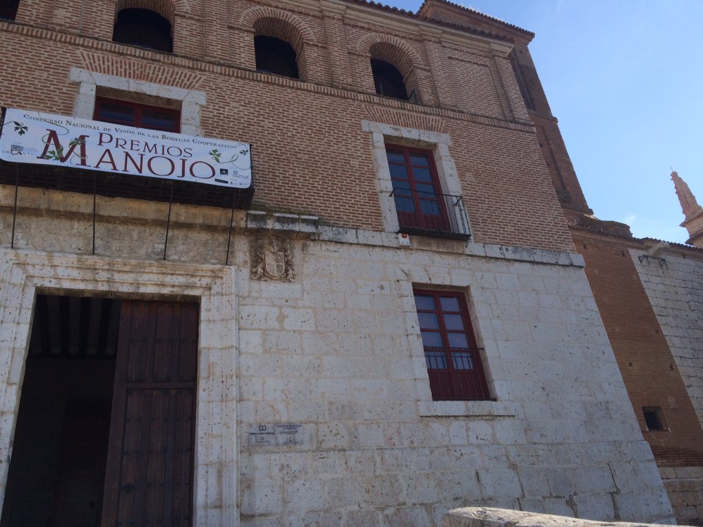 premiosmanojo's tweet photo. Ya están preparadas Las Casa del Tratado de Tordesillas para entrega #PremiosManojo2016  10 junio @TordesillasAyto https://t.co/FfC1WMaSoN