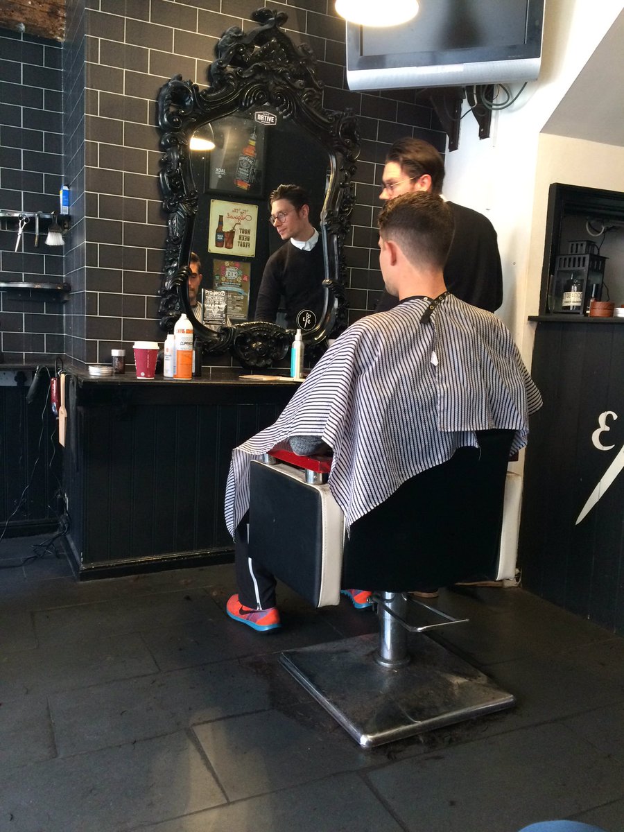 Lads getting some fresh Lids for the game tonight! @will_rhodes152 <a href="/JackLeaning1/">Jack Leaning</a> love a TV game!!! #ShowPonys