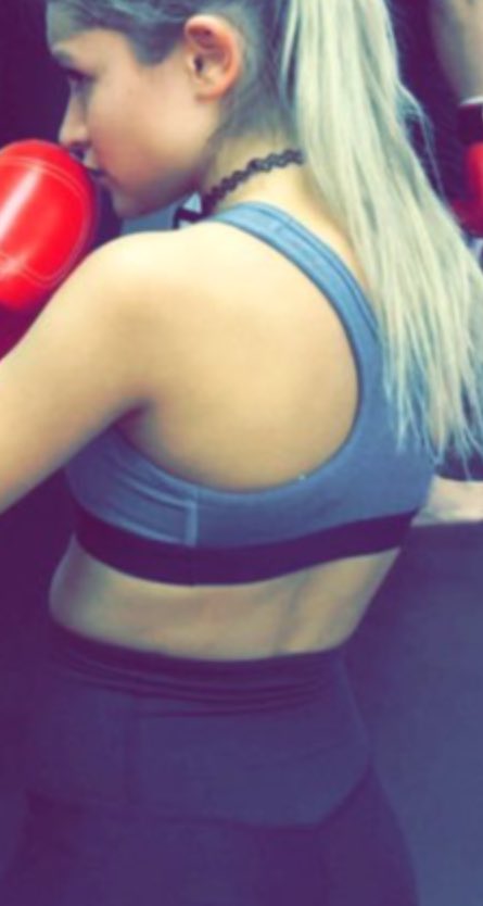 ああ〜。いつからまたジムいこぉかな〜。つて行くわけねぇじゃん。ジムで運動するくらいならセックス運動するわ。3日続いたらすごいかんね。ジュリ。今はりきやいるし栃木戻ったら誰かまたセックスしよ〜