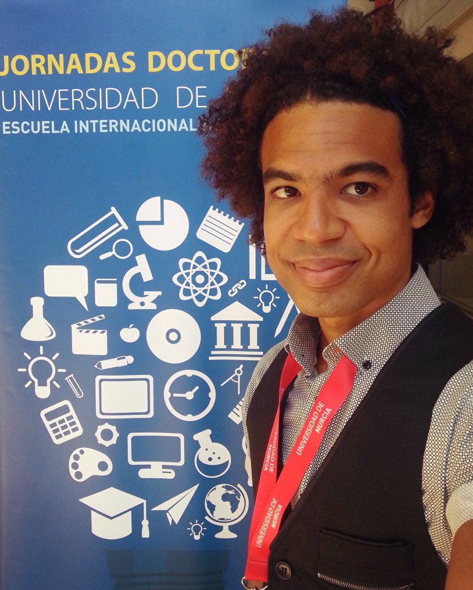elisaulbelis's tweet photo. Cierre de las II Jornadas Doctorales @umnoticias #phd #phdevents #phdlife #doctorado #artista #murcia #event https://t.co/vVHPKbLLe7