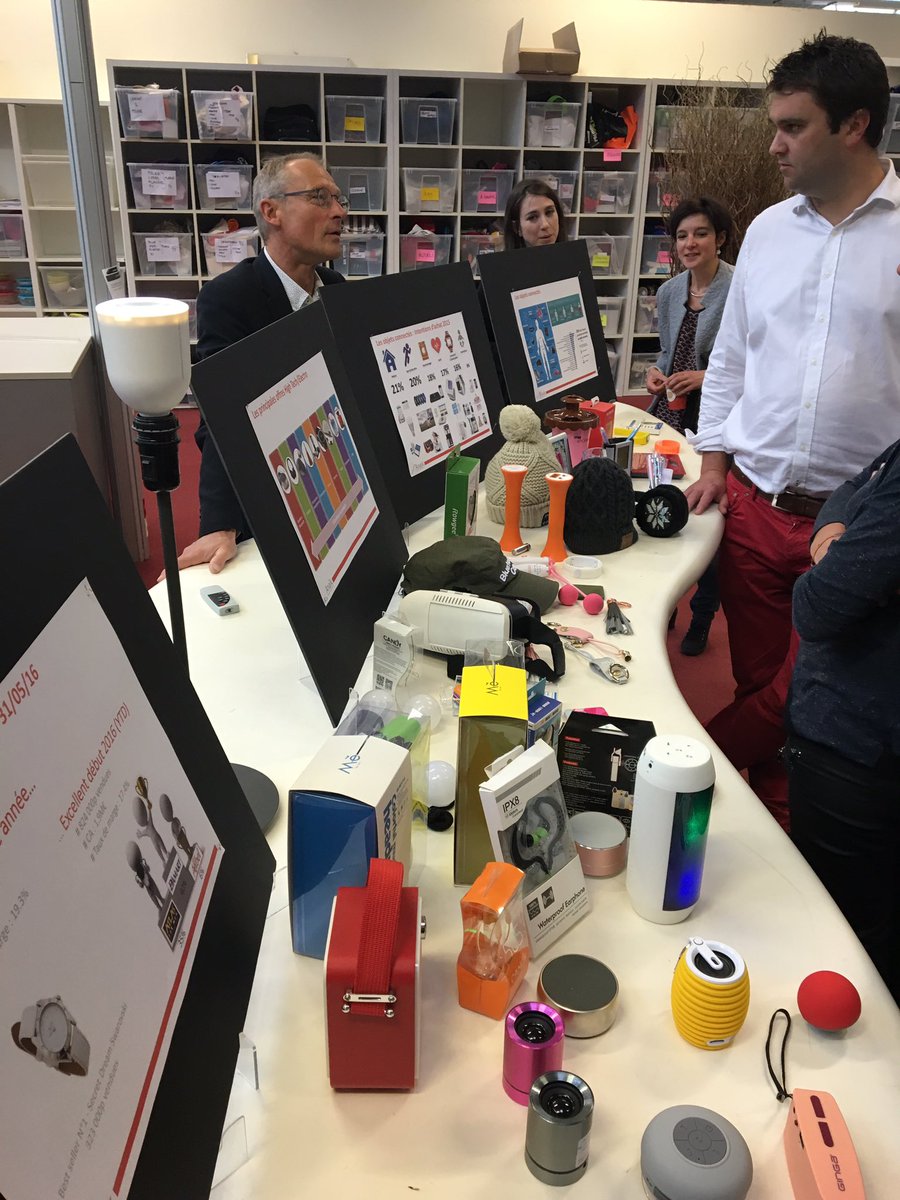 SaraaLbth's tweet photo. Édouard nous fait découvrir tous ses gadgets @Anaik_company https://t.co/ZEZDQwxzGY