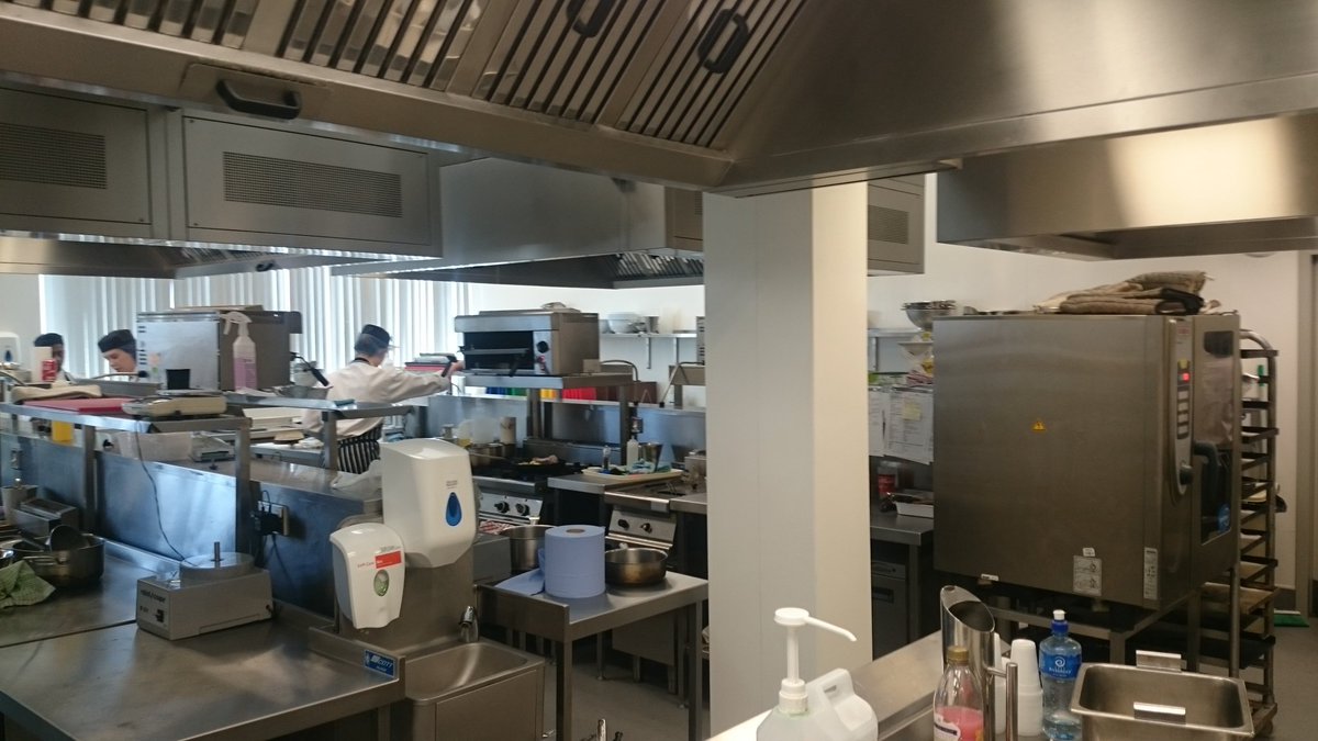 wassy82's tweet photo. Day 2 of the VRQ Level 2 PCD synoptic @bfastmet #goodluckchefs https://t.co/TJlOtObZrZ