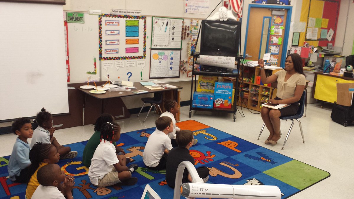 VeroSclafani's tweet photo. Today the Young Lawyers Section read to PreK and K Ss at North Side Elementary! @browardschools @BCPSEarlyLearn https://t.co/vxg6NePSxG