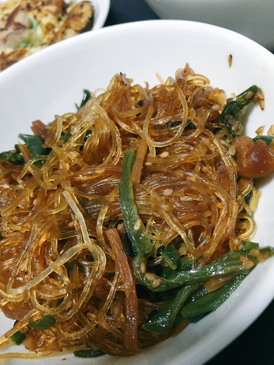 onoshit's tweet image. やっほー！(^O^)
久々オノシメシ( ^ω^ )
今日はお野菜たくさんあったのでお好み焼きとチャプチェ作ったのだ♪( ´▽｀)

チーズ入れたからとんでもなく美味しかったどー( ^ω^ )
#wrongcity
#オノシメシ