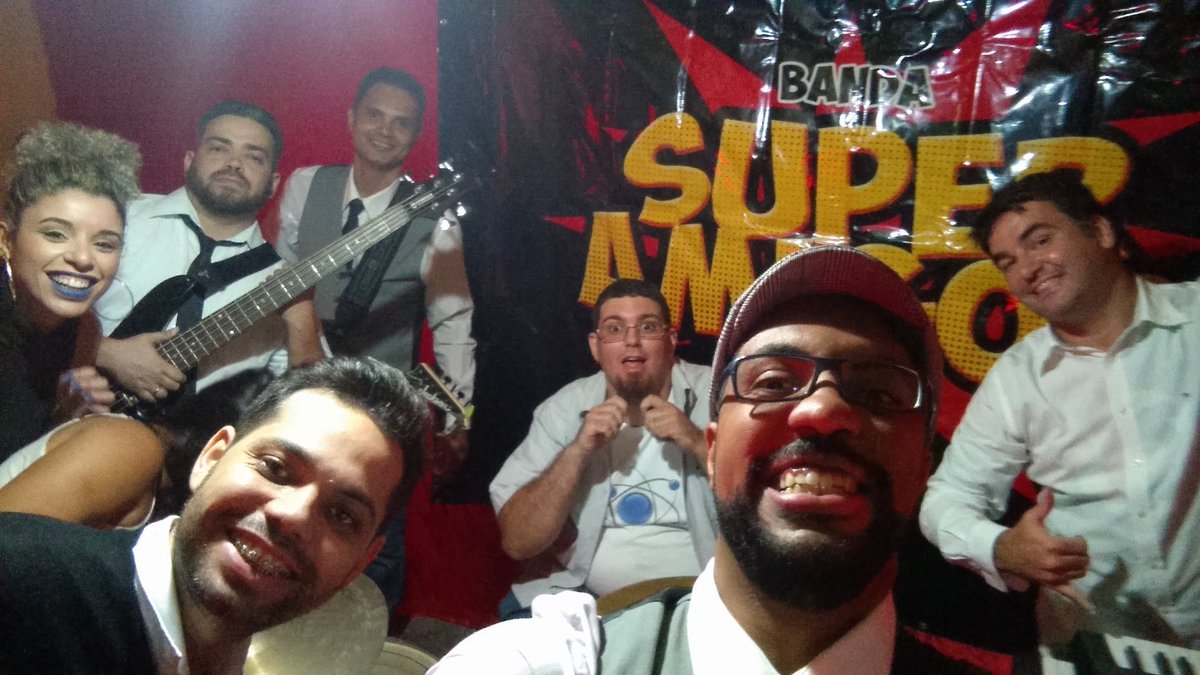 bandsuperamigos's tweet photo. Alegria em mais um evento...#BodasDePrata https://t.co/KJjQLZB8Cx