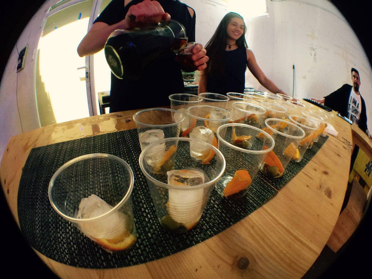 feragarza_com's tweet photo. Epa! Vermut de bienvenida hasta las tres, perfecto para hacer tiempo a la hora de comer ☺️ https://t.co/W3eljRlVeQ