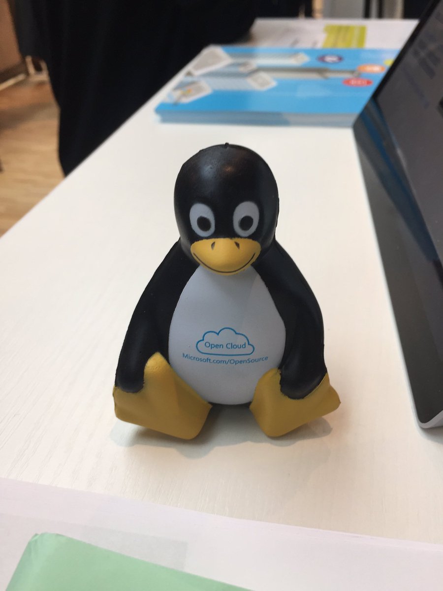nsebag_'s tweet photo. Sur le stand @Microsoft on aime les pingouins #microsoft #prestashopdays https://t.co/qKZ9SUmsUv