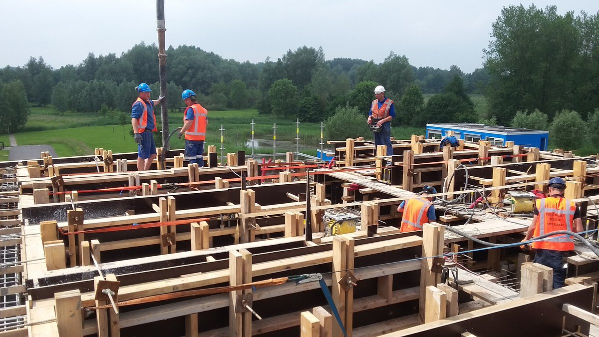johanvvrouveen's tweet photo. Vandaag de wandjes gestort voor de fijnzeven, fijnzeefinstallatie Aarle-Rixtel. @AHooikammer @GMBtweet https://t.co/h8TbmSBW71