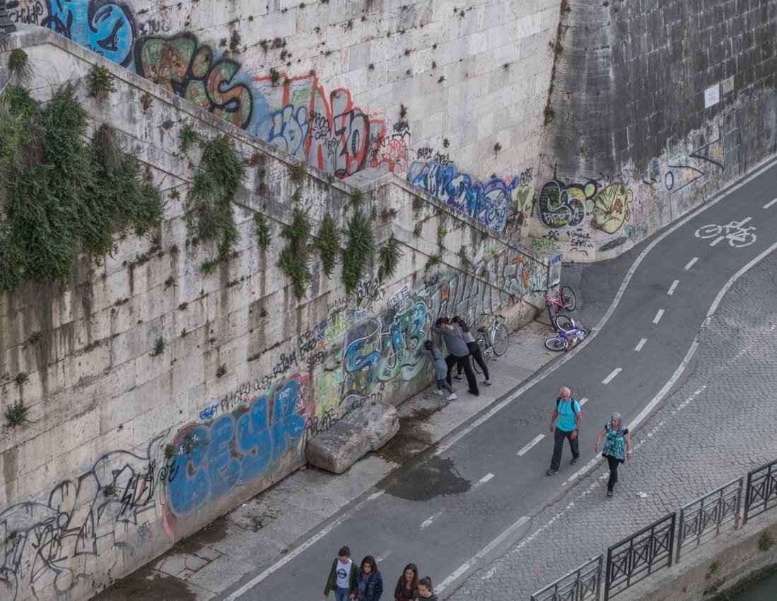 SylviaEken's tweet photo. #LungoTevere, #Rome, #AlwaysStretching, #PostBiking, #Photooftheday. https://t.co/yxBnEDUItk