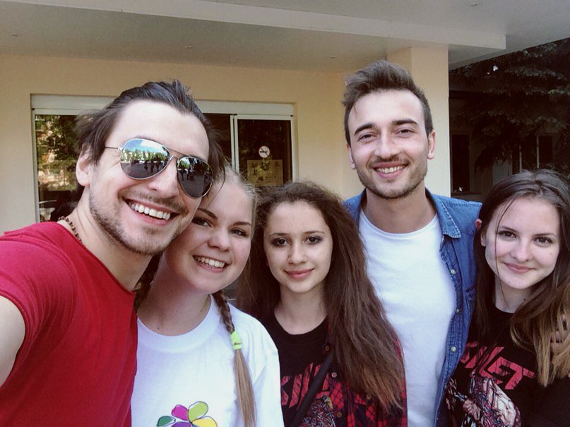 _keFear's tweet photo. @MayakovskyMusic вы лучшие!💜💜
@DimaTikhonov спасибо за обнимашки и браслет😻💫
#Маяковский #раздвацвет #Железногорск https://t.co/wZLCVqnGta