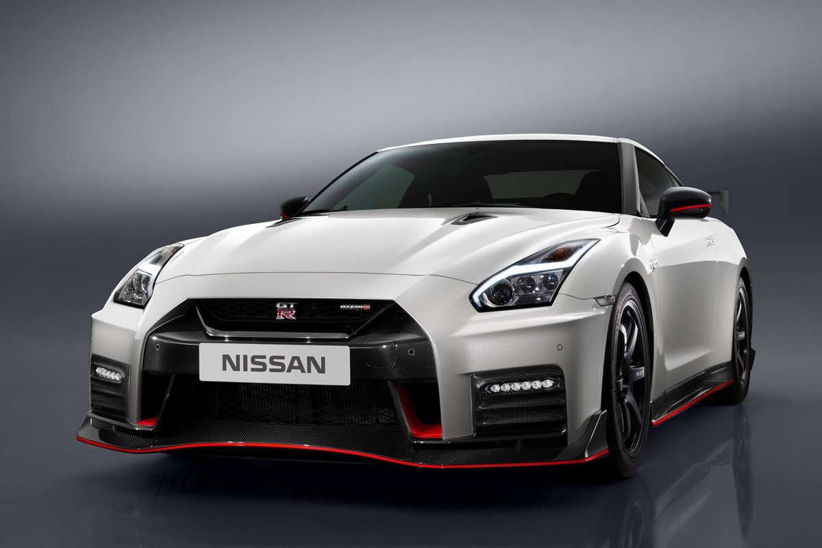 AutomotoHr's tweet photo. #NissanGTRnismo može upotrijebiti svojih 600 KS zahvaljujući vrlo preciznom dizajnu i upotrebi karbonskih vlakana. https://t.co/b0VulXR9sB