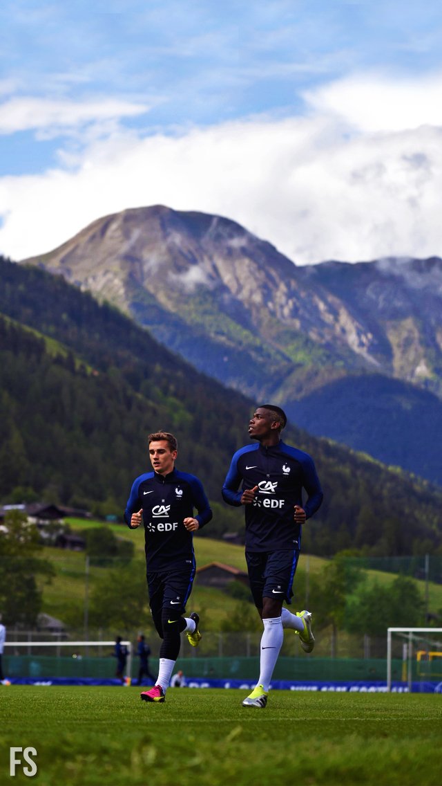 FootyScreens's tweet photo. - @AntoGriezmann &amp; @paulpogba .#FRA https://t.co/PwtieFIn5V